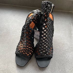 NWT Zara black woven 3.5” heels